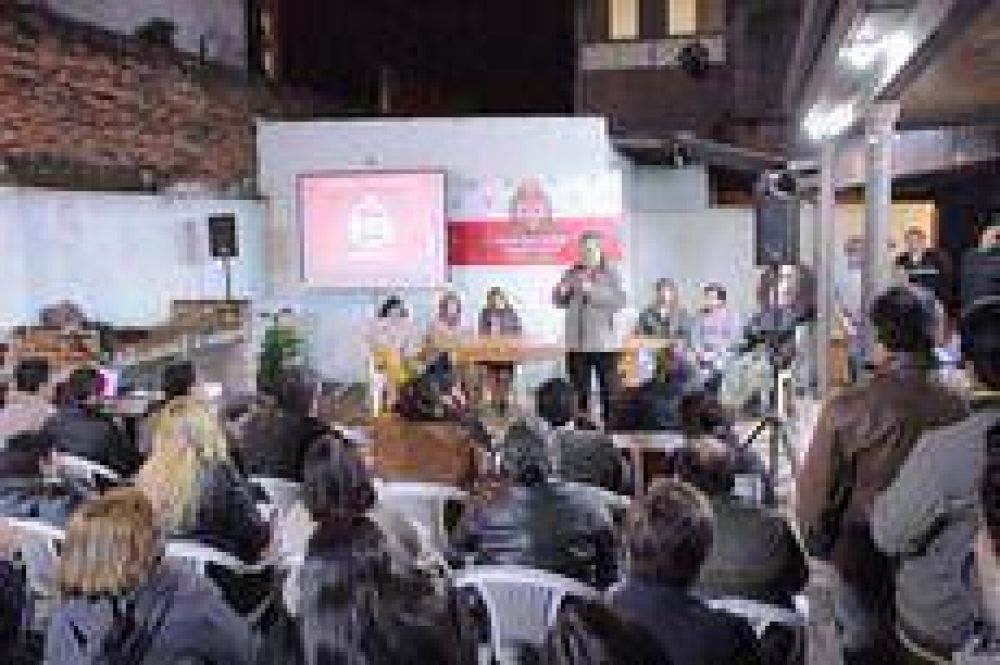 La UCR diagram� su agenda de campa�a con amplia presencia en los barrios