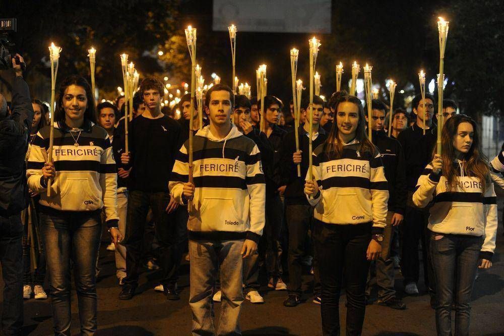 Procesi�n c�vica: Emoci�n, alegr�a y patriotismo en Celeste y Blanco