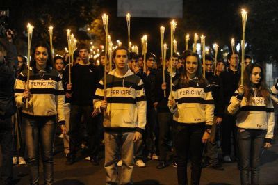 Procesi�n c�vica: Emoci�n, alegr�a y patriotismo en Celeste y Blanco