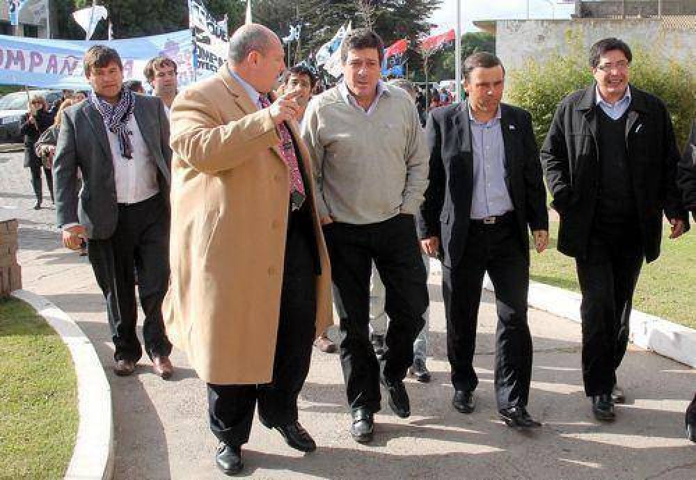 Gabriel Mariotto elogi� a Puerto Quequ�n y respald� a Tellechea