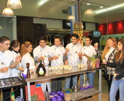 El comercio, cerrado; abren s�per y cadenas