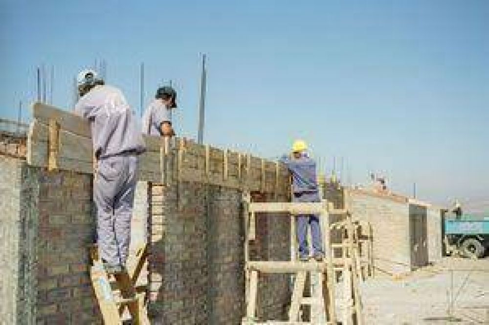 Entregan terrenos para construir m�s viviendas de PROCREAR	