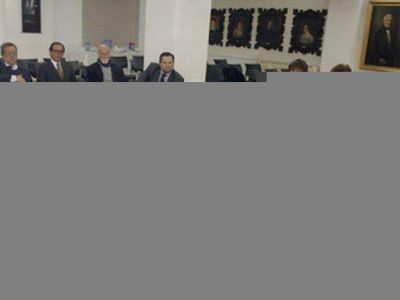 Mendoza tienta a inversores extranjeros promocionando su oferta al Cuerpo Consular