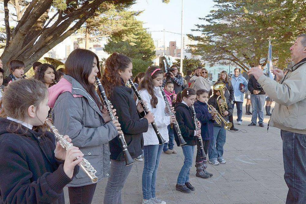 30 a�os de democracia y Revoluci�n de Mayo: dos motivos para salir a la plaza