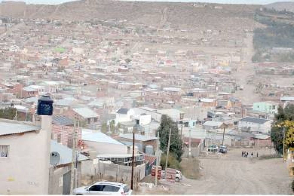 Prohibieron el uso del agua potable en Cerro Solo por contaminaci�n