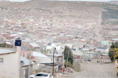 Prohibieron el uso del agua potable en Cerro Solo por contaminaci�n