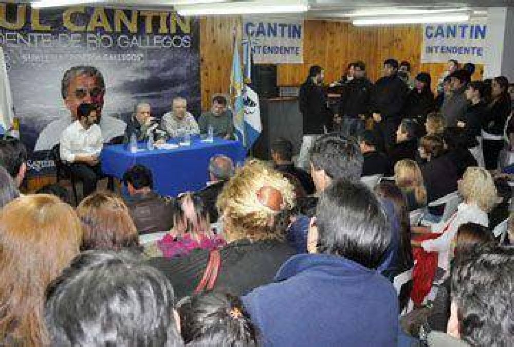 Cant�n recibi� respaldo en encuentro de militantes