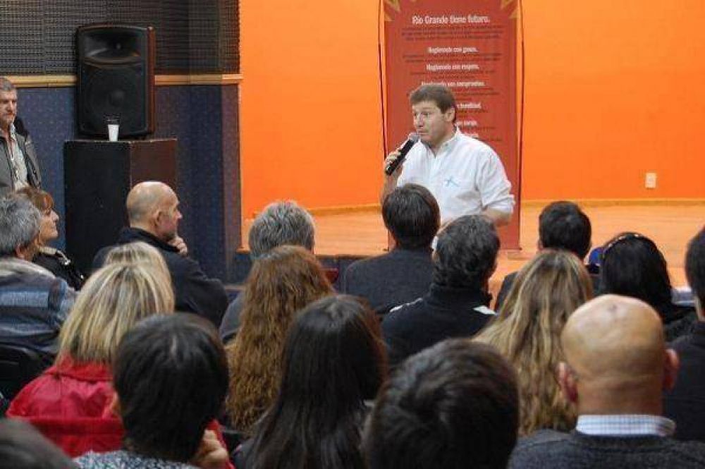 El intendente Melella neg� medidas en la planta de personal del Municipio