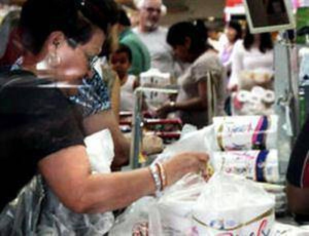 Filas y peleas por el papel higi�nico en Venezuela