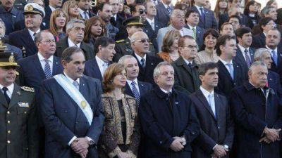 Alperovich encabez� los actos conmemorativos de un nuevo aniversario de la Revoluci�n de Mayo