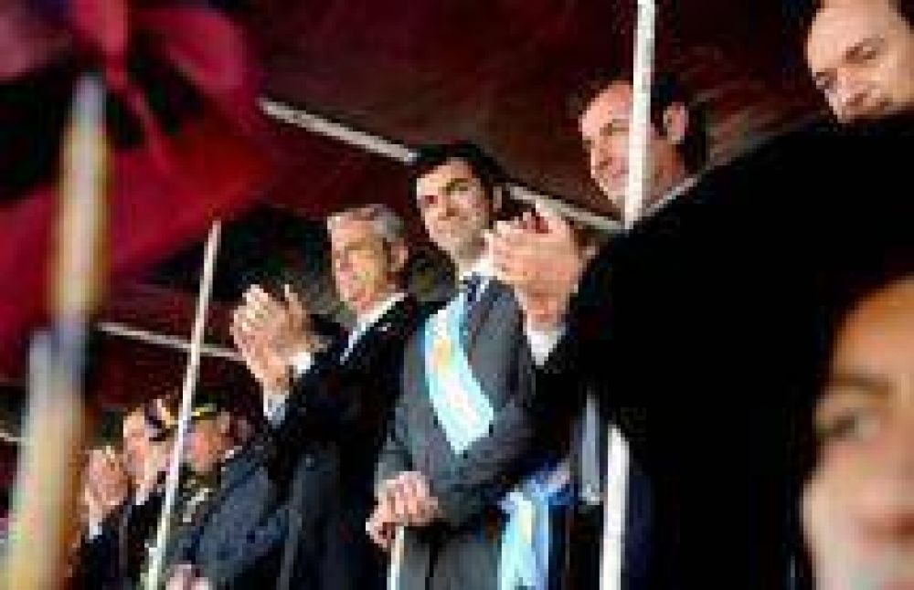 El Gobernador Urtubey preside los actos por el 25 de Mayo en Santa Victoria Este