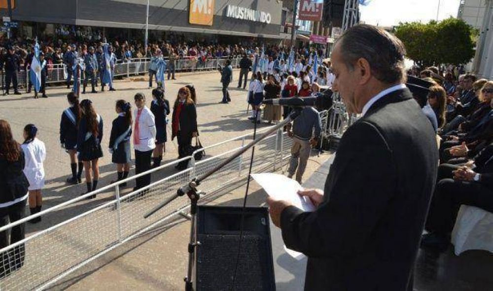 S�enz Pe�a celebr� el 25 de mayo con un llamado a rescatar los valores patri�ticos
