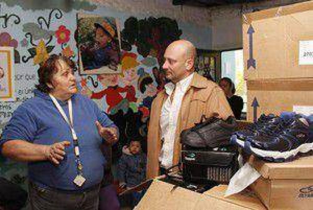 Entrega solidaria del Teatro Audit�rium a un comedor de Mar del Plata