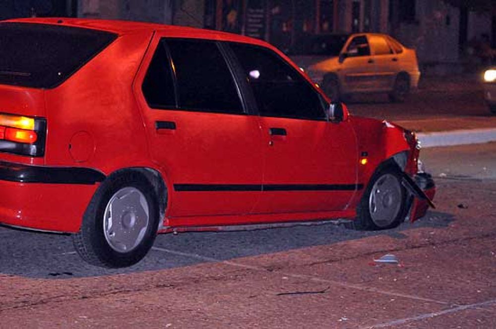 Un auto y una moto chocaron frente a Racing