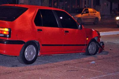 Un auto y una moto chocaron frente a Racing