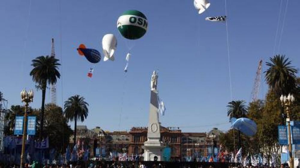 Recitales y una Plaza llena de militantes celebran la d�cada K