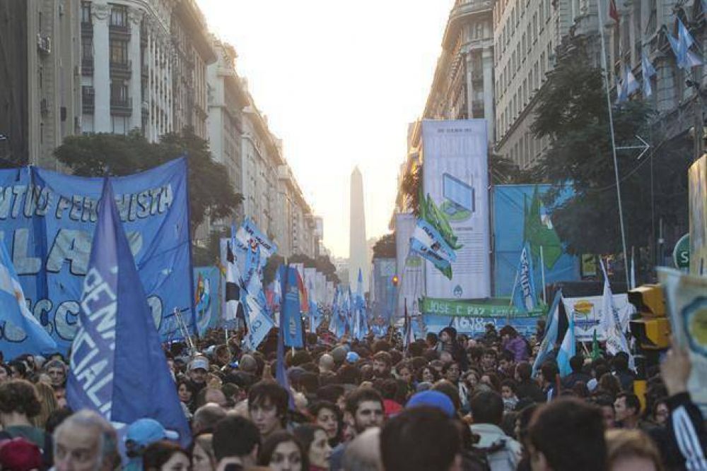 La militancia se moviliz� para llenar la Plaza