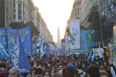 La militancia se moviliz� para llenar la Plaza
