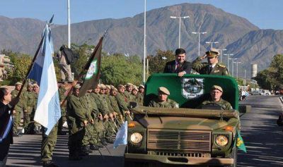 El pueblo de La Rioja celebr� el d�a de la patria con un desfile c�vico-militar