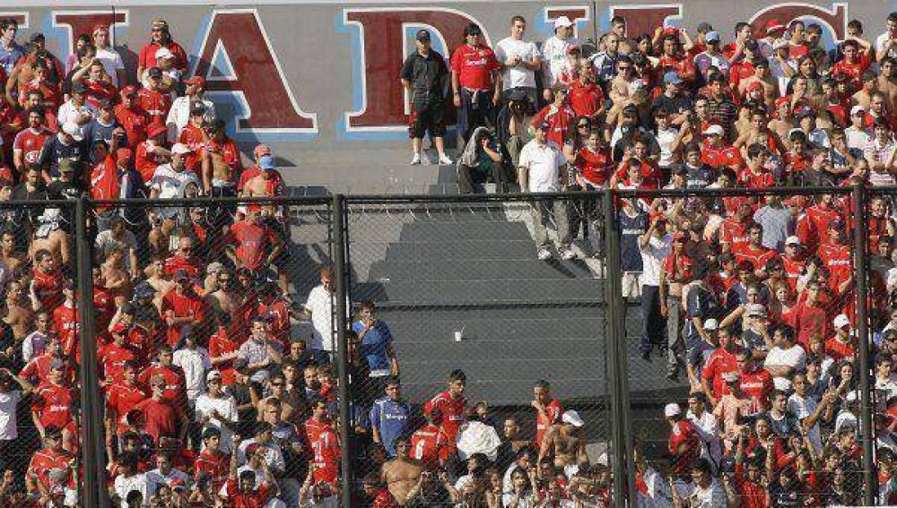 Barras se quedan con un 40% del dinero que genera un club