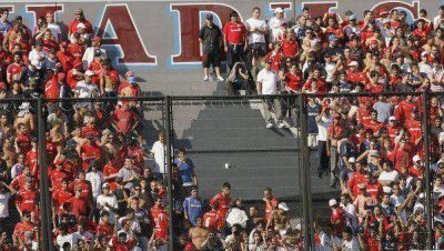Barras se quedan con un 40% del dinero que genera un club