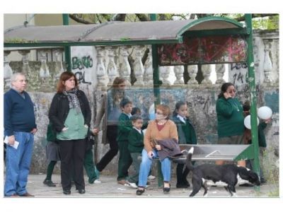 Quejas por demoras repetidas en el paso de los colectivos