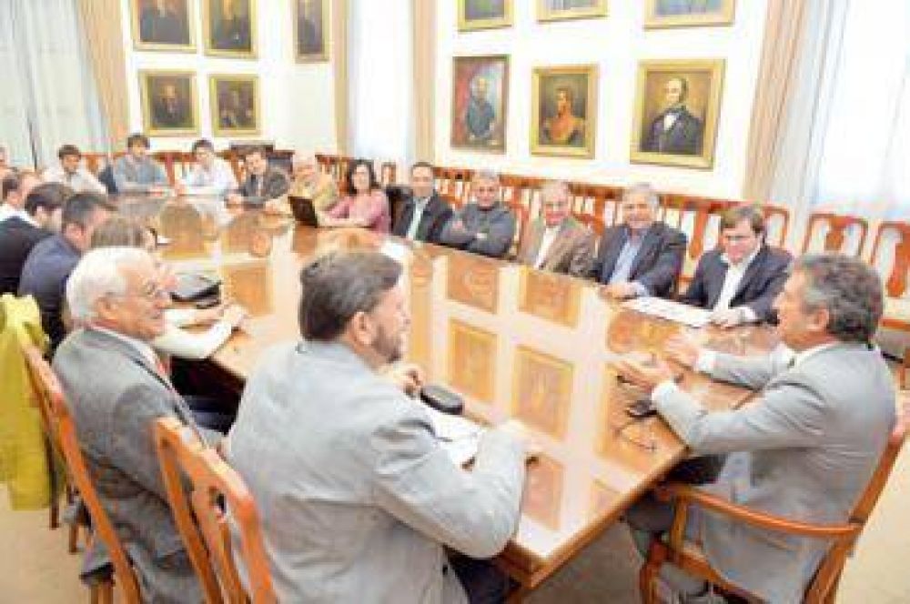Urribarri mantuvo numerosas reuniones con inversores
