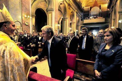 Monse�or Mart�nez: �El D�a de la Patria nos re�ne�