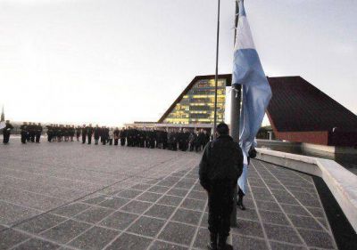 En Terrazas del Portezuelo se iz� la bandera patria