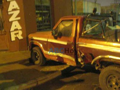 Chocan, amenazan de muerte y esconden el auto