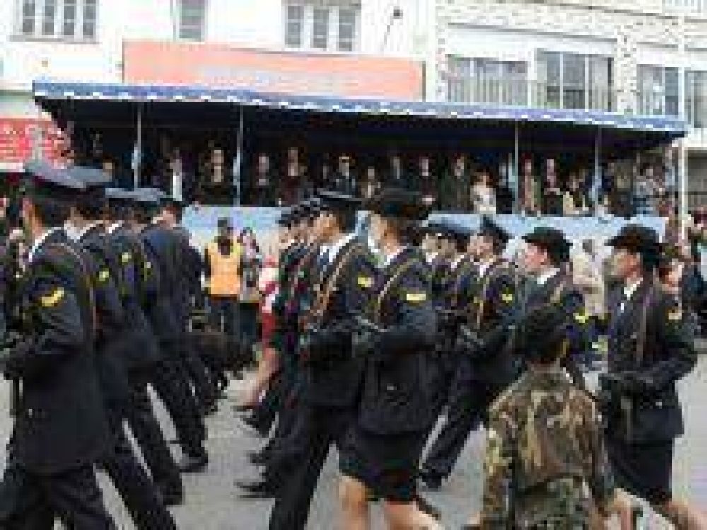 Nutrida convocatoria en el tradicional desfile en un nuevo aniversario de la Revoluci�n de Mayo
