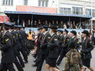 Nutrida convocatoria en el tradicional desfile en un nuevo aniversario de la Revoluci�n de Mayo