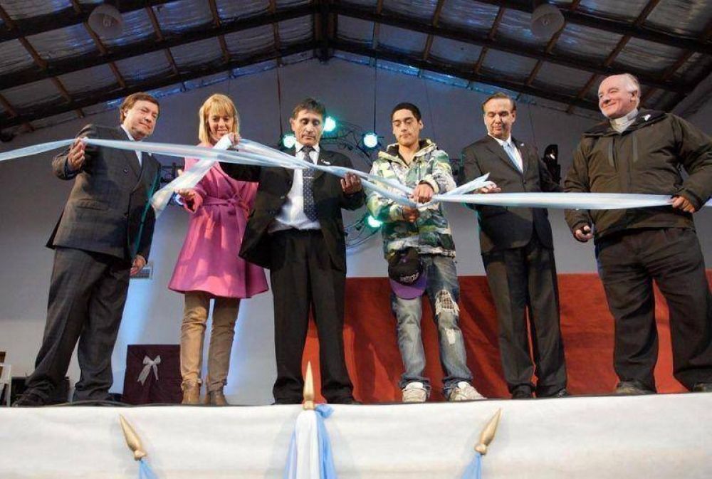 Weretilneck y Pichetto inauguraron un Polideportivo en Pilcaniyeu