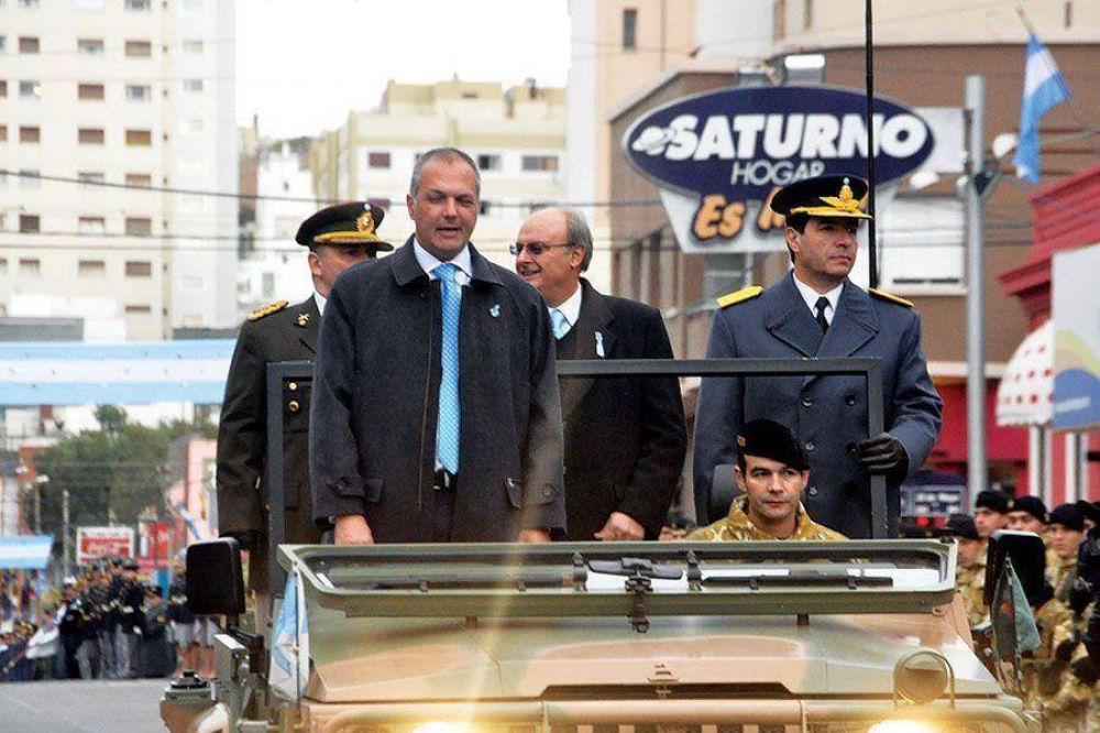 El 25 de Mayo se festej� con un amplio desfile c�vico militar