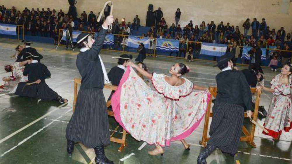 En Caleta Olivia la fecha patria fue evocada con austeridad