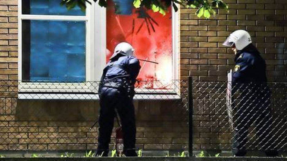 Suecia: Crece la protesta: incendian m�s escuelas y comisar�as