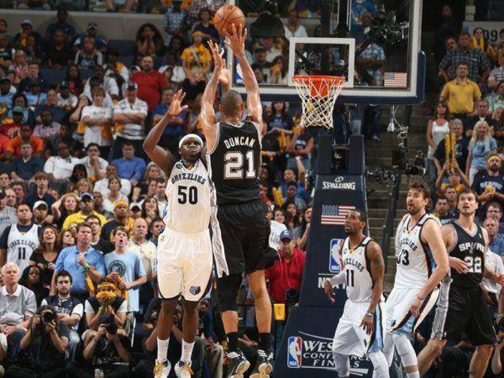 San Antonio venci� a Memphis y lidera la serie