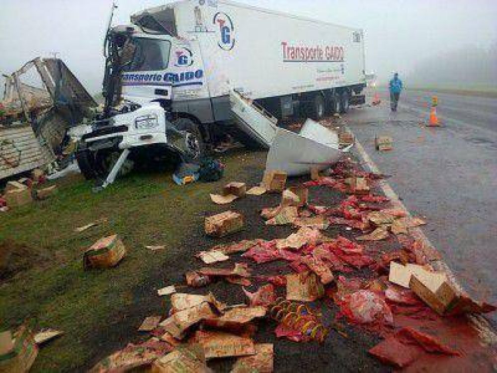 M�s de 100 personas saquearon un cami�n de carne en Alsina