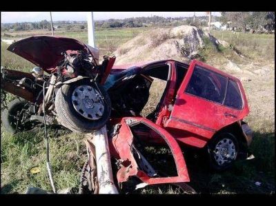 Se salv� de milagro: un automovilista choc� una columna de alumbrado en Acceso Norte