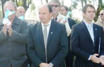 Silva asegur� que �el municipio no est� parado�