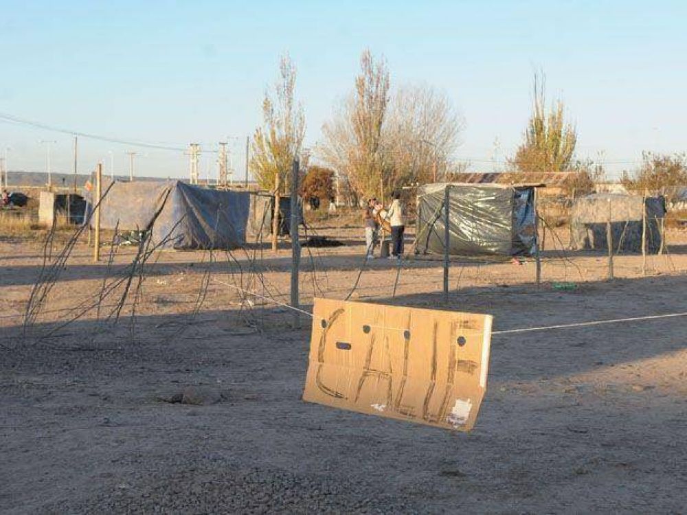 Con otra toma en Agrelo, los okupas se niegan a dejar Luj�n