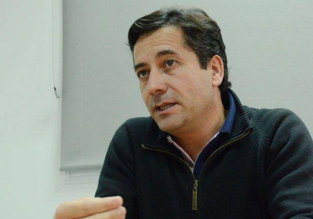 �Quiroga y el MPN se parecen al d�o Pimpinela: se pelean, pero son hermanos � 