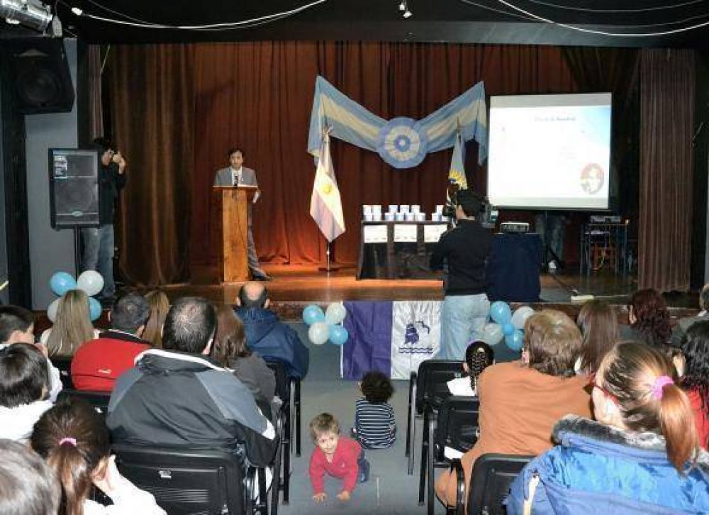 Grasso entreg� medallas a alumnos para Jura de la Bandera