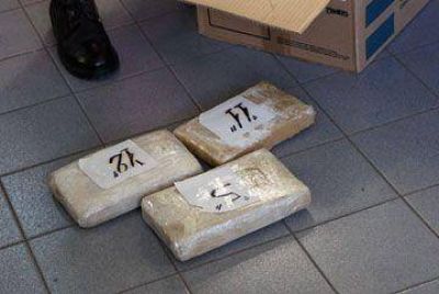 Secuestran casi 25 kilos de marihuana