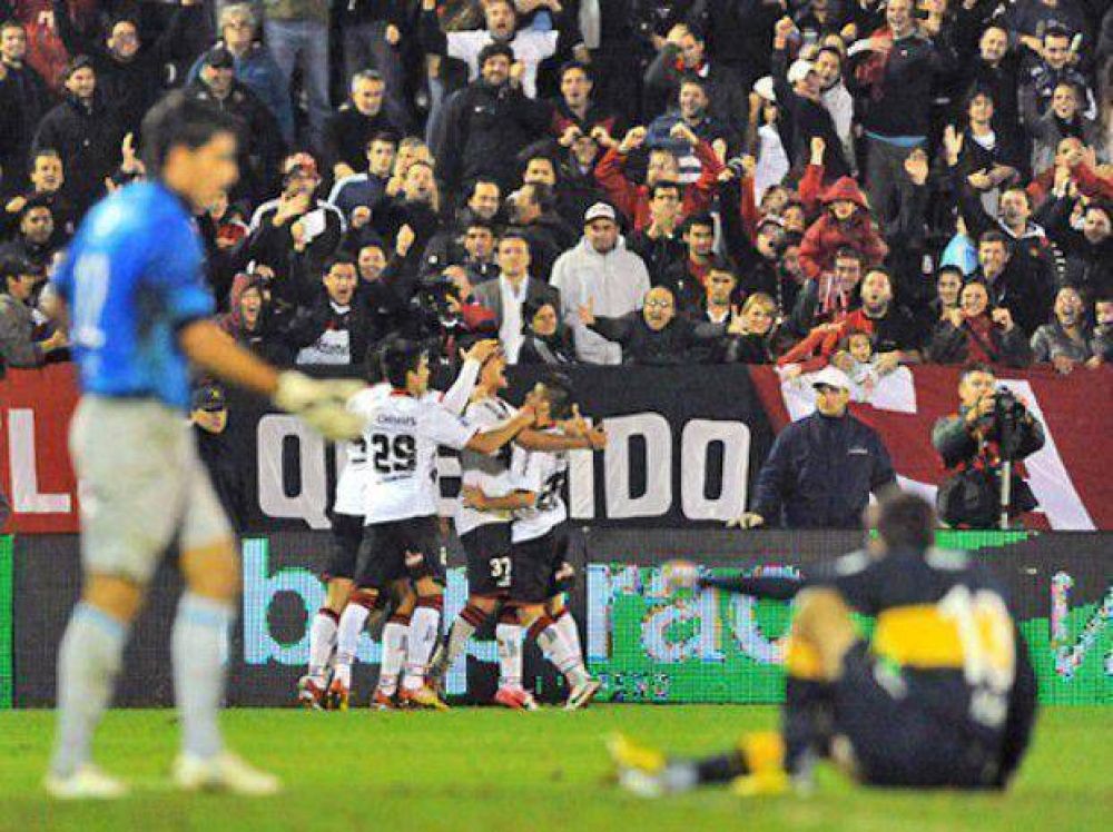 Newell's, f�tbol para todos: gole� a Boca por 4 a 0 y le lleva tres puntos al escolta