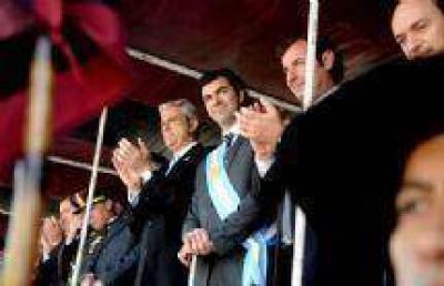 El Gobernador Urtubey presidi� los actos por el 25 de Mayo en Santa Victoria Este