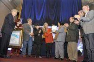 Vilari�o particip� del homenaje a Horacio Guarany