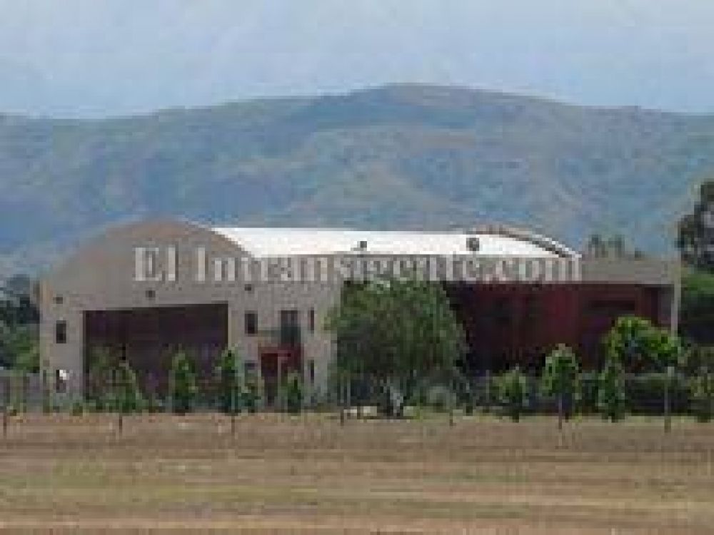 Declaran "lesivos a los intereses del Estado Provincial" el comodato por el cual Romero cedi� a su hijo un hangar