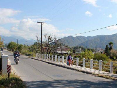 Vialidad Provincial reconstruy� la vereda del puente sobre arroyo Burrumayo