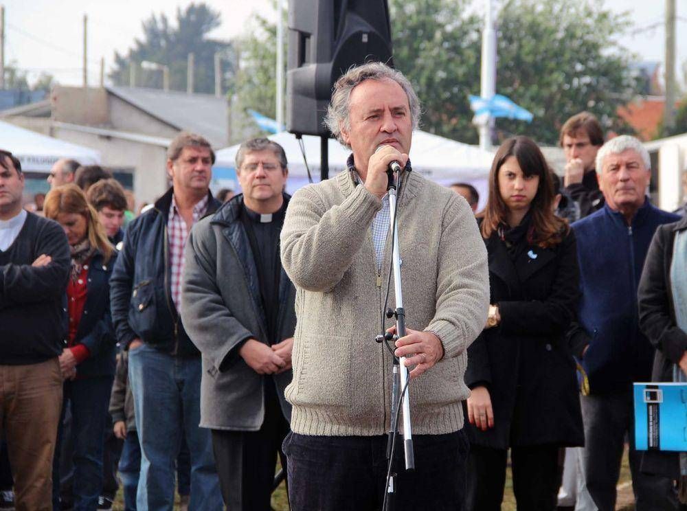Joaqu�n de la Torre presidi� el acto por el D�a de la Patria en San Miguel en el barrio Don Alfonso